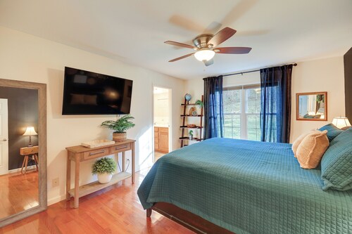 Virginia Escape w/ Patio & Fire Pit, Near Hiking!