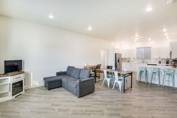 Televisión y chimenea 