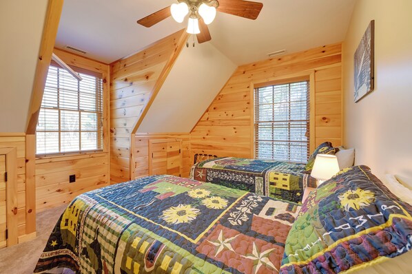 Interior - Ennice Cabin w/ Waterfall: Near Blue Ridge Pkwy! (Ennice)