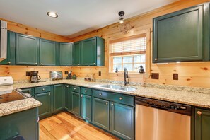 Interior - Ennice Cabin w/ Waterfall: Near Blue Ridge Pkwy! (Ennice)