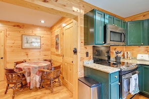 House (3 Bedrooms) | Interior