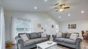 Living area - Charming Home w/ Patio, 1 Mi to Dtwn St Augustine! (St. Augustine)