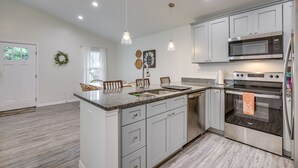 Microwave, oven, stovetop, dishwasher - Charming Home w/ Patio, 1 Mi to Dtwn St Augustine! (St. Augustine)