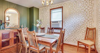Charming Gardiner Home w/ Yard & Sunroom