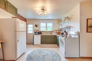 Interior - Charming Gardiner Home w/ Yard & Sunroom (Gardiner)
