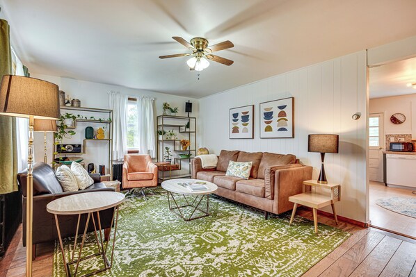 House (4 Bedrooms) | Interior - Charming Gardiner Home w/ Yard & Sunroom (Gardiner)