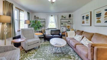 House (4 Bedrooms) | Front of property