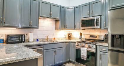 20 Mi to Dtwn El Paso: Pet-friendly Retreat!
