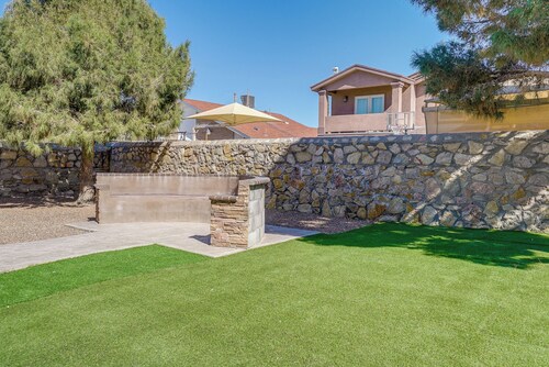 20 Mi to Dtwn El Paso: Pet-friendly Retreat!