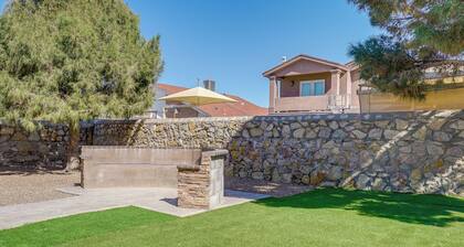 20 Mi to Dtwn El Paso: Pet-friendly Retreat!