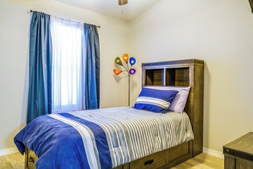 20 Mi to Dtwn El Paso: Pet-friendly Retreat!