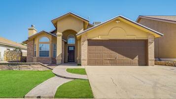 House (3 Bedrooms) | Front of property