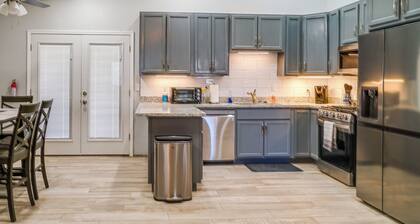 20 Mi to Dtwn El Paso: Pet-friendly Retreat!