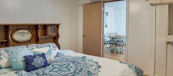 7 Mi to Munsinger Gardens: Sartell Home w/ Deck