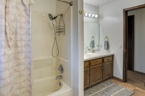 Interior - 7 Mi to Munsinger Gardens: Sartell Home w/ Deck (Sartell)