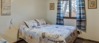 7 Mi to Munsinger Gardens: Sartell Home w/ Deck