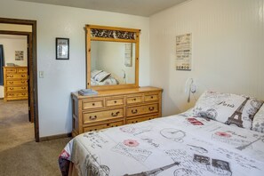 House (3 Bedrooms) | Interior - 7 Mi to Munsinger Gardens: Sartell Home w/ Deck (Sartell)