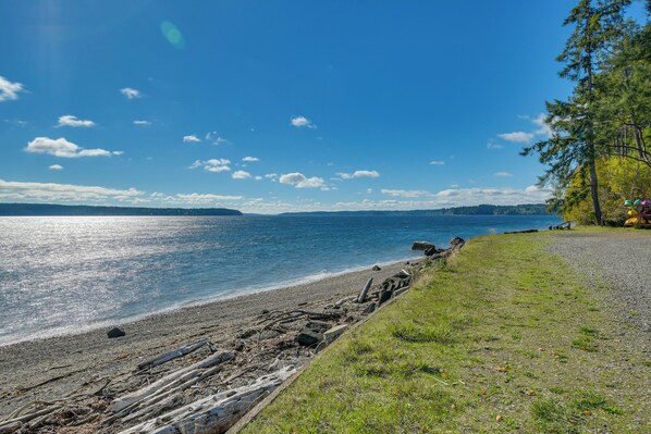 Interior - Harstine Island Cabin w/ Fire Pit: Walk to Beach! (Shelton)