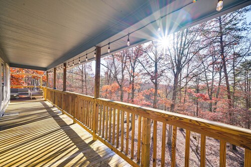 Serene Springfield Retreat on 6 Acres w/ Hot Tub!