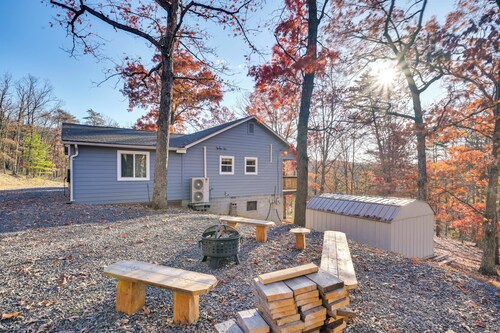 Serene Springfield Retreat on 6 Acres w/ Hot Tub!