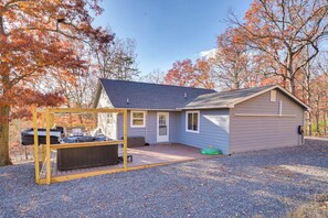 House (3 Bedrooms) | Interior - Serene Springfield Retreat on 6 Acres w/ Hot Tub! (Springfield)