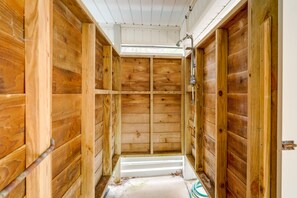 Interior - Corolla Beach House: Dog Friendly, Walk to Ocean! (Corolla)