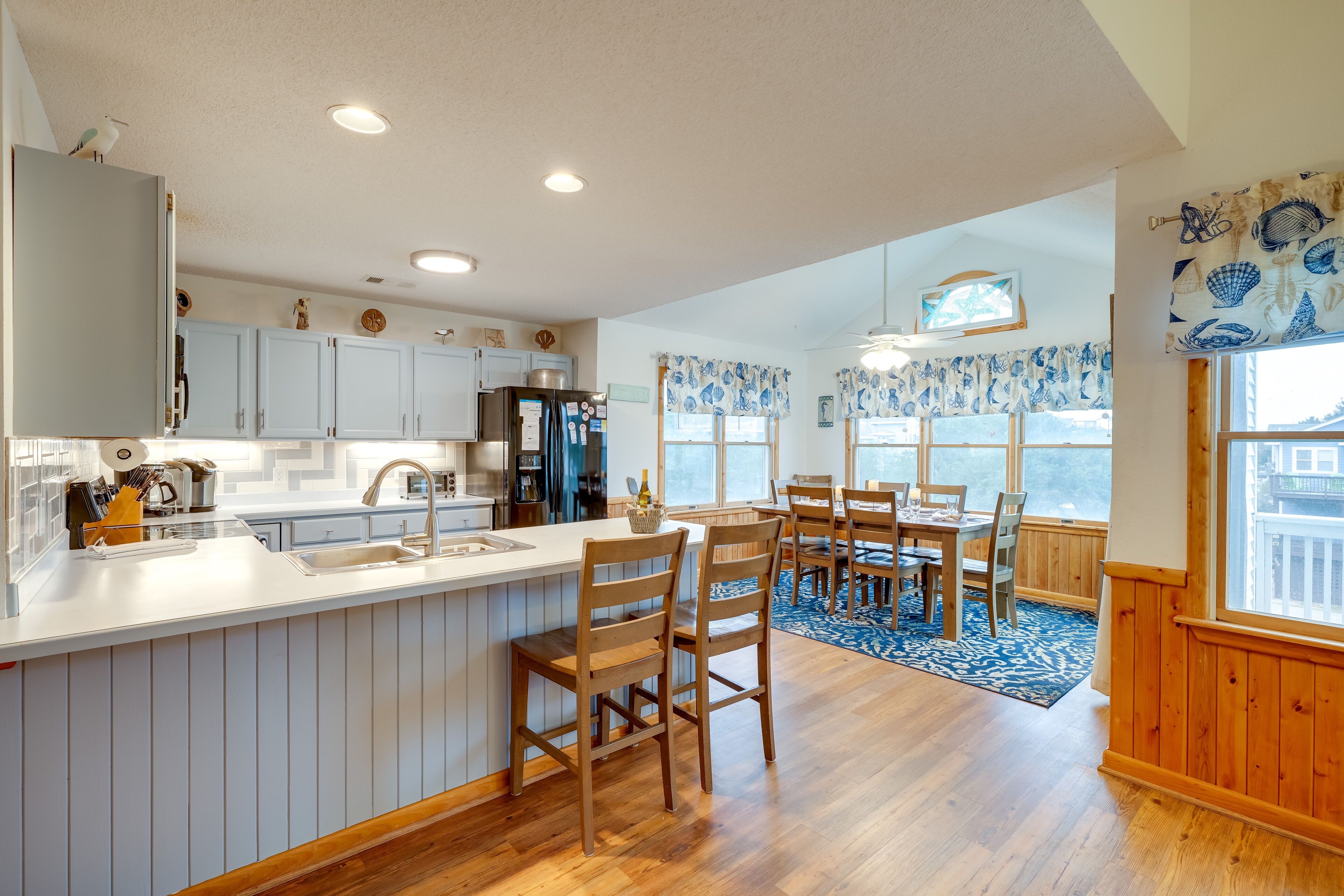 Dishwasher, high chair, cookware/dishes/utensils, paper towels