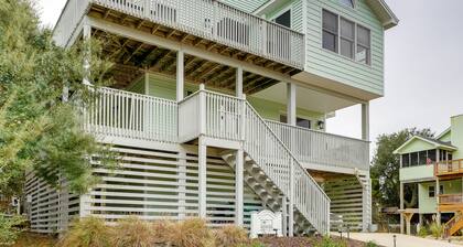 Corolla Beach House: Dog Friendly, Walk to Ocean!