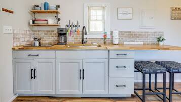 Apartment (0 Bedroom) | Interior