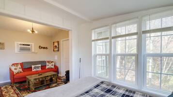 Apartment (0 Bedroom) | Interior