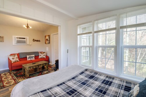 Cozy Hope Cabin Vacation Rental in Cosby w/ View