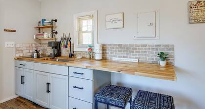 Cozy Hope Cabin Vacation Rental in Cosby w/ View