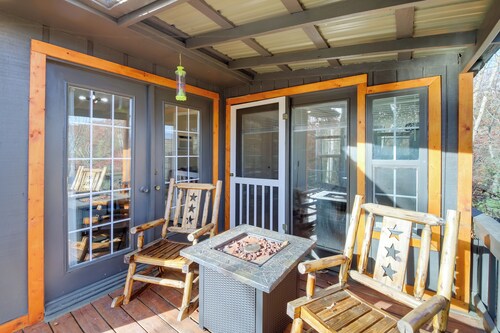 Cozy Hope Cabin Vacation Rental in Cosby w/ View