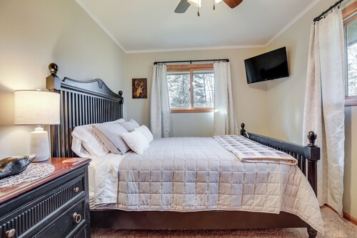 Pet-friendly Tomahawk Home: Deck & Private Hot Tub