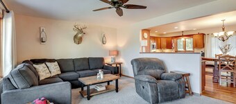 Pet-friendly Tomahawk Home: Deck & Private Hot Tub