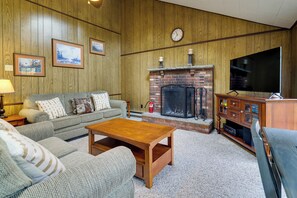 House (3 Bedrooms) | Interior - Fire Pit: Arrowhead Lake Vacation Rental! (Pocono Lake)