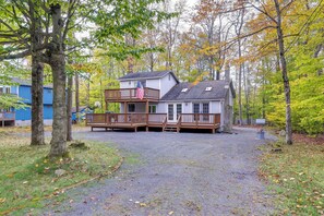 Interior - Fire Pit: Arrowhead Lake Vacation Rental! (Pocono Lake)