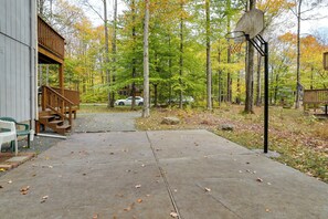 Interior - Fire Pit: Arrowhead Lake Vacation Rental! (Pocono Lake)