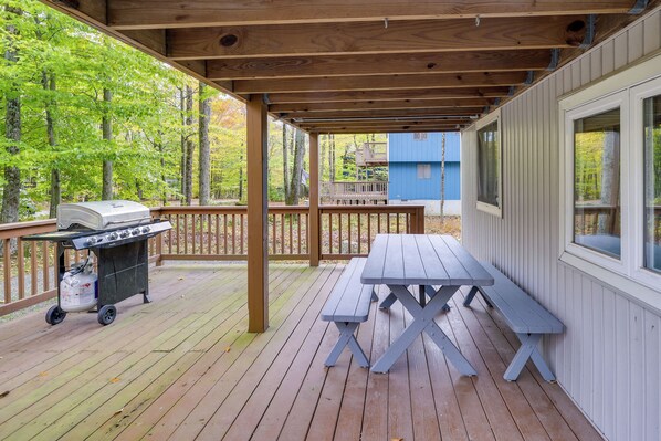 House (3 Bedrooms) | Front of property - Fire Pit: Arrowhead Lake Vacation Rental! (Pocono Lake)