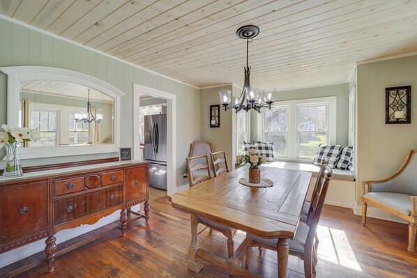 Interior - Idyllic Blue Ridge Mountain Home on 26-acre Farm (Roan Mountain)