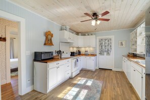 House (3 Bedrooms) | Interior - Idyllic Home on 26-acre Farm in Blue Ridge Mtn (Roan Mountain)