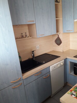 Geladeira, fogão, cooktop, lava-louças