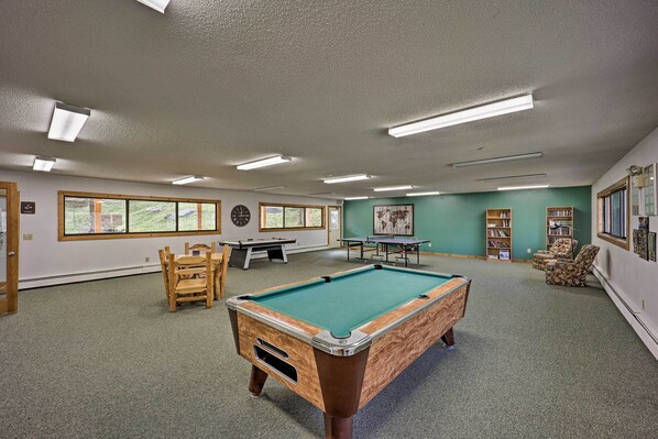 Apartment (3 Bedrooms) | Interior - Beech Mountain Condo w/ Community Pool & Game Room (Banner Elk)