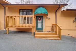 Interior - Beech Mountain Condo w/ Community Pool & Game Room (Banner Elk)