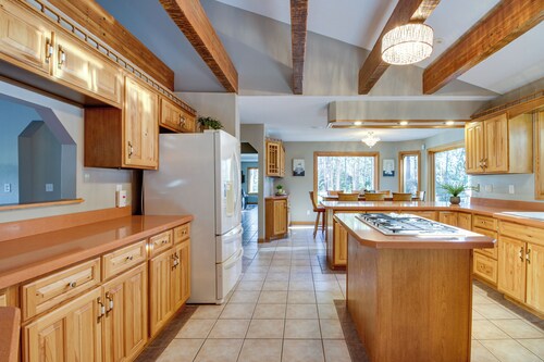 Peaceful Hibbing Getaway: Heated Floors, Fire Pit!