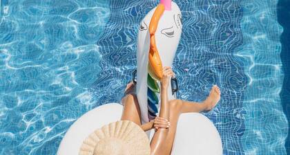 Private resort style pool, AC, WI-FI, clean home