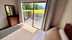 4 bedrooms, iron/ironing board, Internet, bed sheets