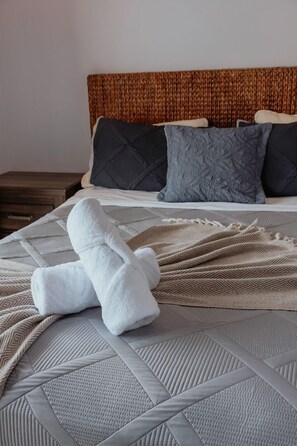 4 عدّة غرف نوم ومكواة/لوح كي وخدمة الإنترنت وملاءات أسرّة