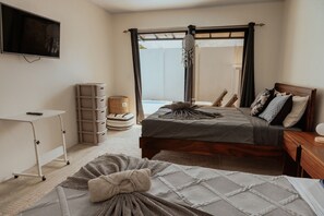 2 bedrooms - Home with private pool, rooftop, patio, hot tub, AC, WI-FI, pet friendly (Nuevo Jaco, Quebrada Bonita)