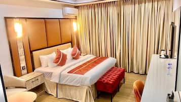 Executive Room | In-room safe, desk, laptop workspace, soundproofing